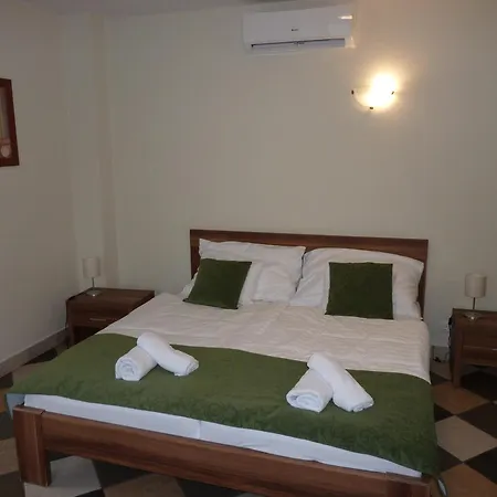 Bed & Breakfast Party Panzio *